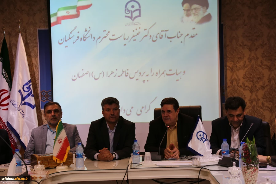 دکتر خنیفر در نشست اعضاء هیأت علمی و مسئولین دانشگاه فرهنگیان اصفهان:
سونامی کمبود معلم در سال 1400 و بازنشسته شدن دو سوم معلمان