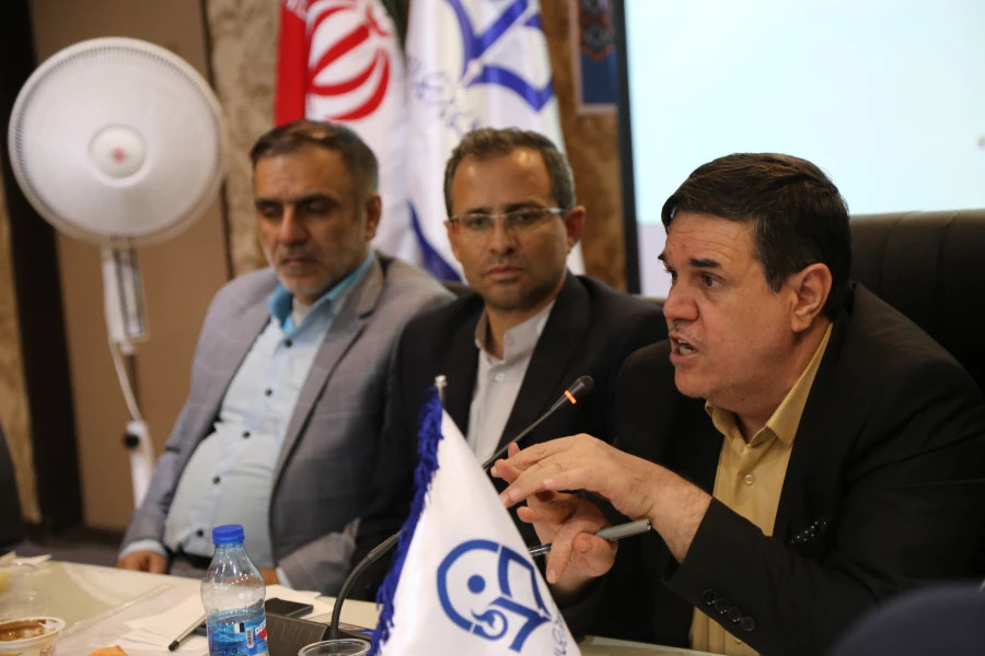 دکتر خنیفر در جمع استادان و مسئولان دانشگاه فرهنگیان استان اصفهان:
معلم را نمیتوان وارد کرد و همیشه باید معلمان مهارت دیده برای آینده جامعه پرورش داد