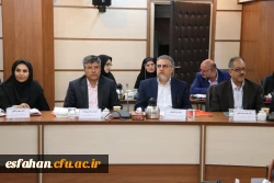 دکتر لطفی دبیر کارگروه تخصصی دانشگاه فرهنگیان در وزارت علوم  ، تحقیقات و فناوری :
دانشگاه فرهنگیان حساس و وظایف آن هم حساس است چرا که معلمان آینده را تربیت می کند.