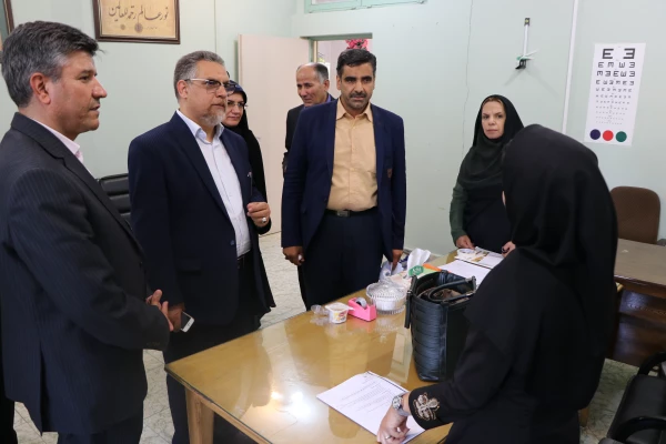 در حاشیه سفر معاون نظارت ، ارزیابی و تضمین کیفیت  دانشگاه به اصفهان انجام شد.
ادای احترام به مقام شامخ شهدای گمنام هشت سال دفاع مقدس ، بازدید از روند مصاحبه داوطلبان ورود به دانشگاه، حضور در جمع اعضای هیات علمی