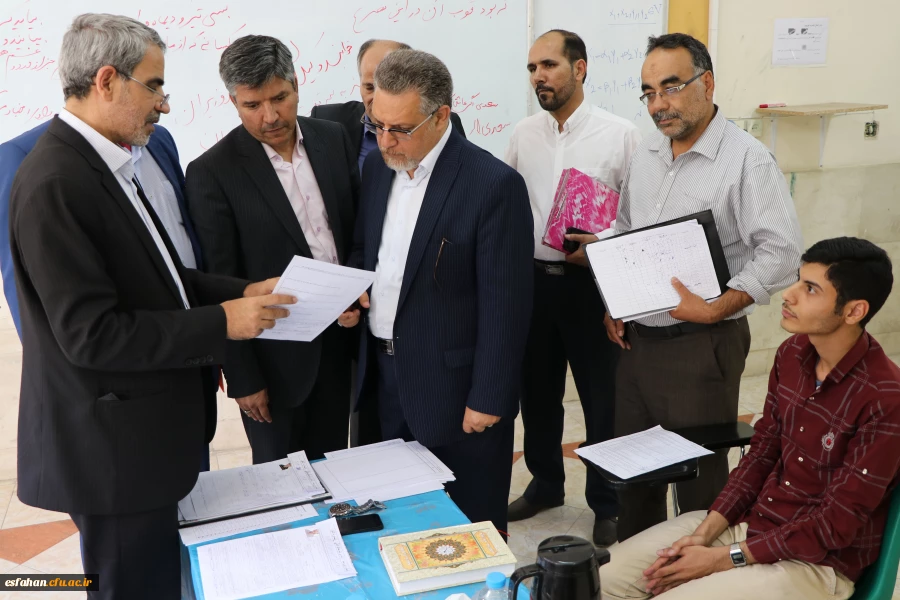 در حاشیه سفر معاون نظارت ، ارزیابی و تضمین کیفیت  دانشگاه به اصفهان انجام شد.
ادای احترام به مقام شامخ شهدای گمنام هشت سال دفاع مقدس ، بازدید از روند مصاحبه داوطلبان ورود به دانشگاه، حضور در جمع اعضای هیات علمی