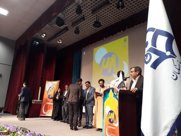 مدیر کل فرهنگی دانشگاه در آیین اختتامیه جشنواره فرهنگی پسران:
جشنواره های فرهنگی و اجتماعی، فعالیت هایی جریان ساز در نظام تعلیم و تربیت و تربیت معلم