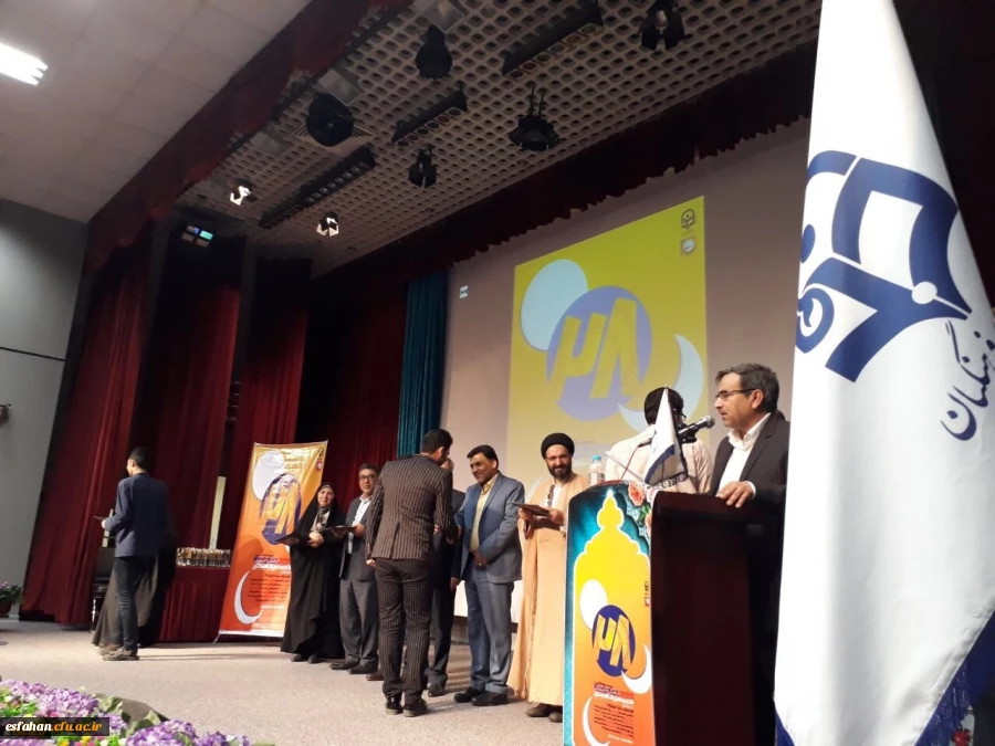 مدیر کل فرهنگی دانشگاه در آیین اختتامیه جشنواره فرهنگی پسران:
جشنواره های فرهنگی و اجتماعی، فعالیت هایی جریان ساز در نظام تعلیم و تربیت و تربیت معلم