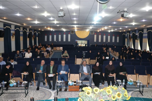 با حضور  مدیر امور پردیس های استان اصفهان برگزارشد.
دوره آموزشی برنامه  درسی کارورزی