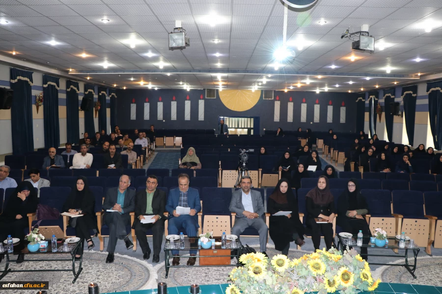 با حضور  مدیر امور پردیس های استان اصفهان برگزارشد.
دوره آموزشی برنامه  درسی کارورزی
