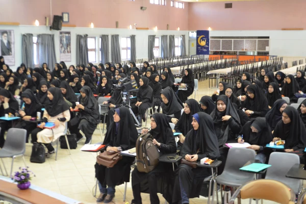 با حضور دکتر عروف زاد برگزار شد.
مراسم  استقبال ازدانشجویان جدیدالورود پردیس فاطمه زهرا (س)