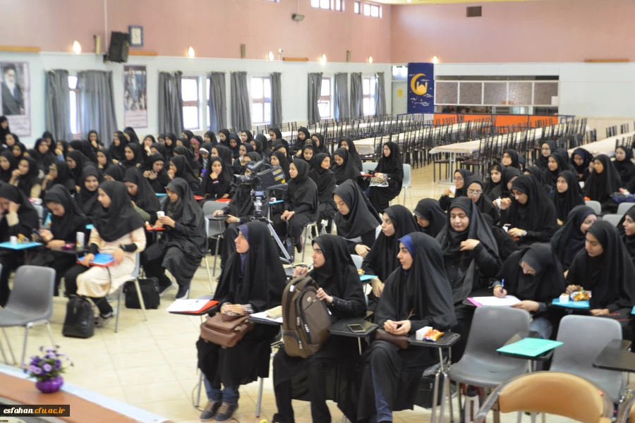 با حضور دکتر عروف زاد برگزار شد.
مراسم  استقبال ازدانشجویان جدیدالورود پردیس فاطمه زهرا (س)