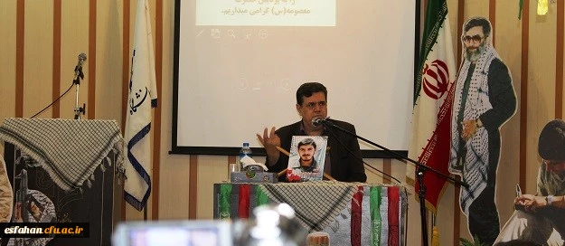 با حضور دکتر خنیفر رییس دانشگاه فرهنگیان برگزار شد:
همایش بزرگداشت هفته دفاع مقدس در دانشگاه فرهنگیان استان قم