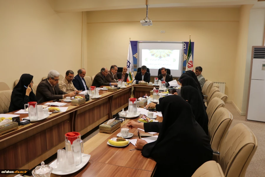 سرپرست امور پردیس های دانشگاه فرهنگیان استان اصفهان در کمیته استانی کارورزی:
اصفهان در اجرای درس کارورزی وضعیت مطلوبی دارد/ کارورزی پاشنه آشیل دانشگاه فرهنگیان