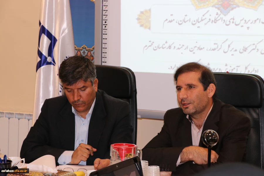 دکتر کمالی مدیرکل آموزش و پرورش استان اصفهان  در کمیته استانی کارورزی:
ما دانشجومعلم توانا می خواهیم کسی که بتواند معلمی را به عنوان یک حرفه مقدس در پیش بگیرد.