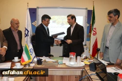در زمینه درس کارورزی صورت گرفت:
امضای تفاهم نامه همکاری دانشگاه فرهنگیان استان اصفهان واداره کل  آموزش و پرورش
