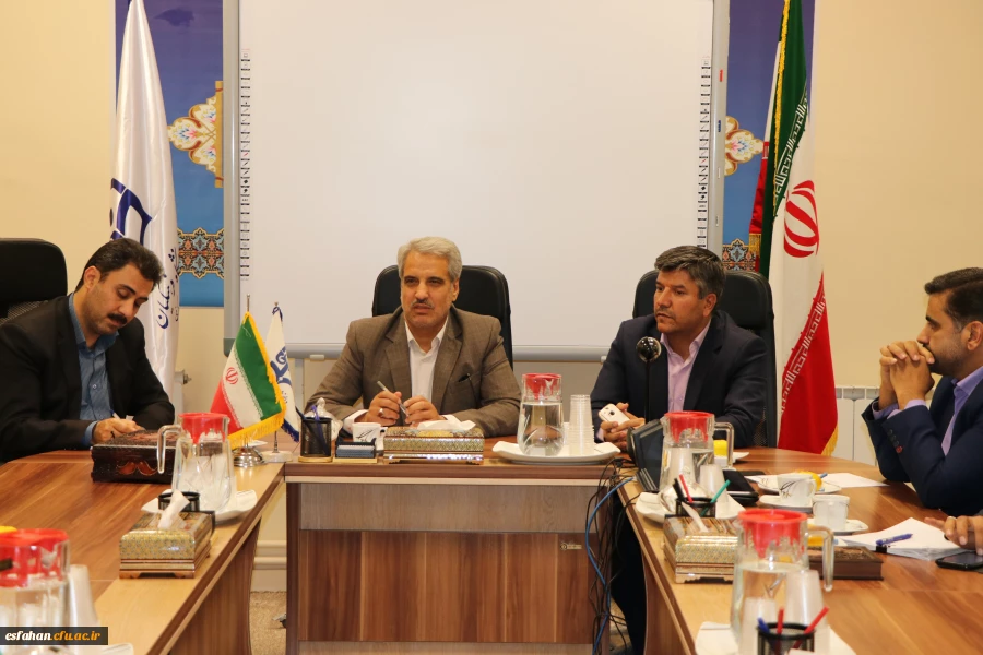 با حضور مدیرکل امور دانشجویی دانشگاه فرهنگیان در استان اصفهان برگزار شد.
نشست سرپرستان سراهای دانشجویی و کارشناس مسئولان امور دانشجویی  