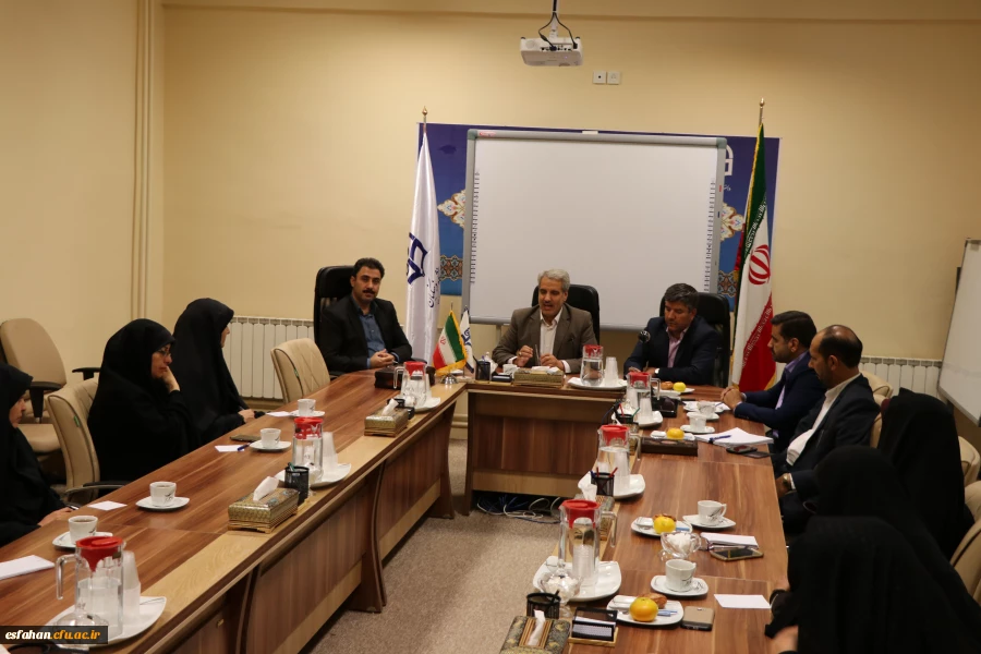 با حضور مدیرکل امور دانشجویی دانشگاه فرهنگیان در استان اصفهان برگزار شد.
نشست سرپرستان سراهای دانشجویی و کارشناس مسئولان امور دانشجویی  