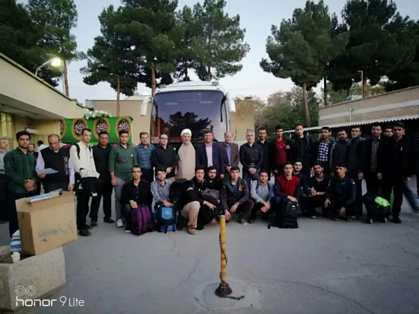 کاروان پیاده روی اربعین استادان، کارکنان و دانشجویان دانشگاه فرهنگیان استان اصفهان عازم مسیرعشق  شد.