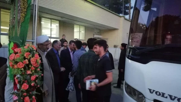 کاروان پیاده روی اربعین استادان، کارکنان و دانشجویان دانشگاه فرهنگیان استان اصفهان عازم مسیرعشق  شد.