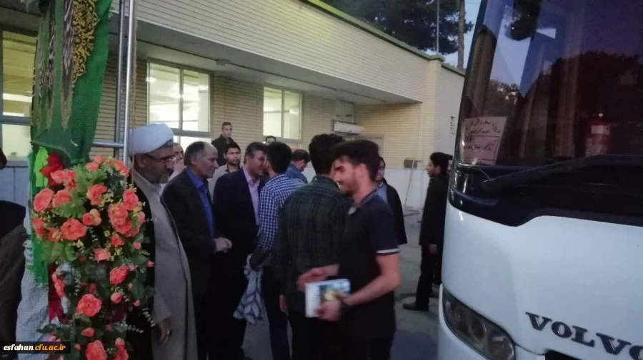 کاروان پیاده روی اربعین استادان، کارکنان و دانشجویان دانشگاه فرهنگیان استان اصفهان عازم مسیرعشق  شد.