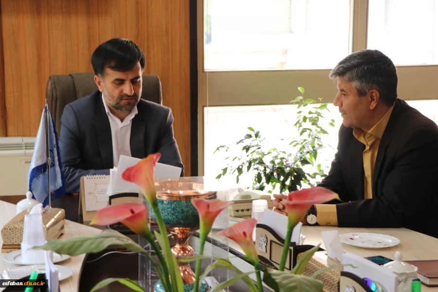 سرپرست دانشگاه فرهنگیان اصفهان در دیدار با مدیر کل آموزش و پرورش :

دانشگاه فرهنگیان هئیت اندیشه ورز آموزش و پرورش است.