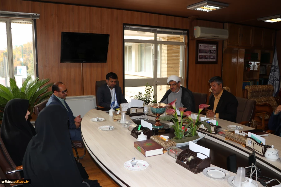 سرپرست دانشگاه فرهنگیان اصفهان در دیدار با مدیر کل آموزش و پرورش :

دانشگاه فرهنگیان هئیت اندیشه ورز آموزش و پرورش است.