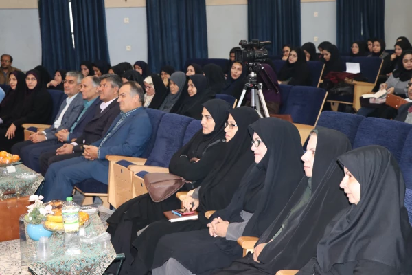 دردانشگاه فرهنگیان استان اصفهان  برگزارشد.

همایش نگاهی نو بر تعامل  مدیر خردمند و نومعلم خلاق