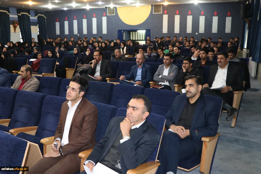 دکتر پناهی معاون پژوهش و برنامه ریزی نیروی انسانی اداره کل آموزش و پرورش 

در همایش نگاهی نو بر تعامل مدیر خردمند و نومعلم خلاق