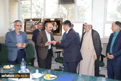 سرپرست دانشگاه فرهنگیان استان اصفهان در مراسم تکریم و معارفه معاون توسعه منابع و اموردانشجویی :

مسئولیت ها آزمایش الهی و فرصتی برای خدمت هستند .