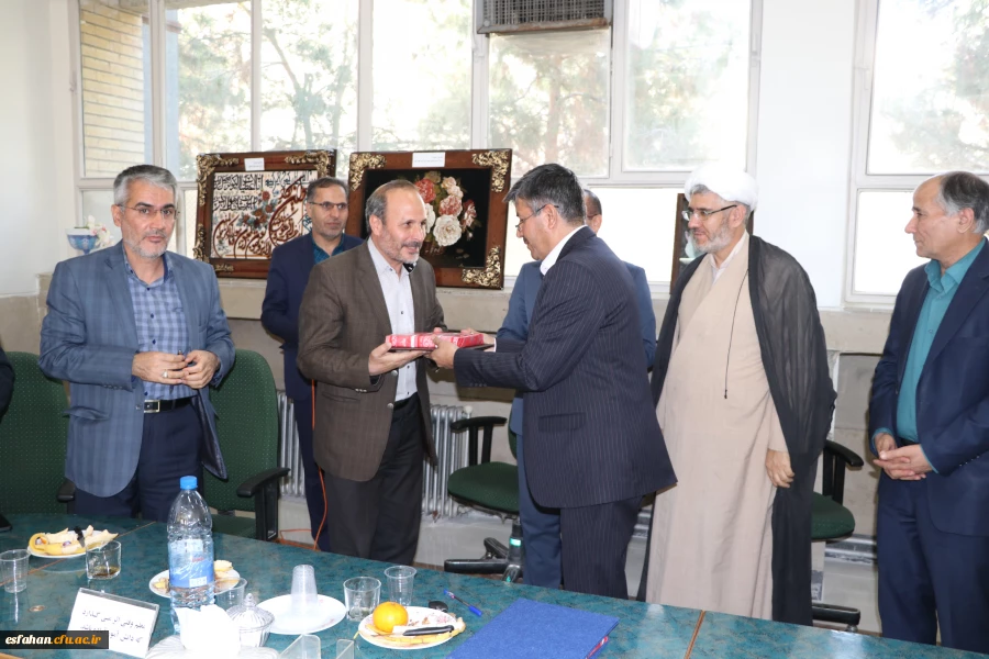 سرپرست دانشگاه فرهنگیان استان اصفهان در مراسم تکریم و معارفه معاون توسعه منابع و اموردانشجویی :

مسئولیت ها آزمایش الهی و فرصتی برای خدمت هستند .