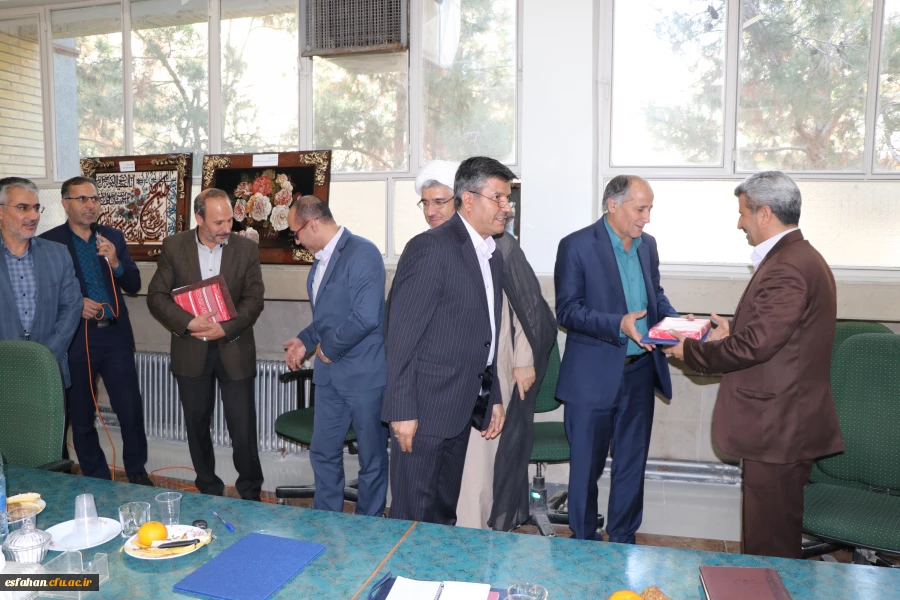 سرپرست دانشگاه فرهنگیان استان اصفهان در مراسم تکریم و معارفه معاون توسعه منابع و اموردانشجویی :

مسئولیت ها آزمایش الهی و فرصتی برای خدمت هستند .