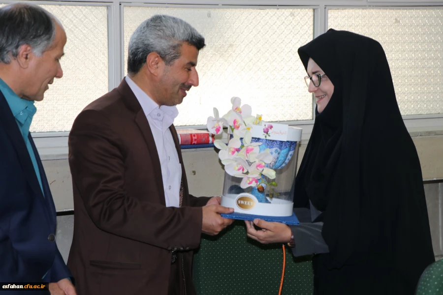 سرپرست دانشگاه فرهنگیان استان اصفهان در مراسم تکریم و معارفه معاون توسعه منابع و اموردانشجویی :

مسئولیت ها آزمایش الهی و فرصتی برای خدمت هستند .