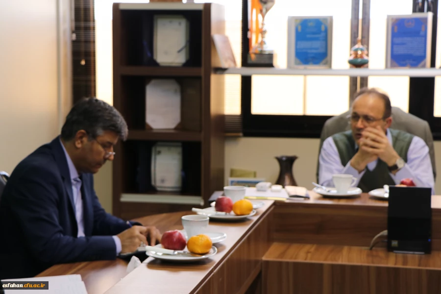 سرپرست دانشگاه فرهنگیان اصفهان در دیدار با رئیس دانشگاه جامع علمی و کاربردی استان :

دانشگاه فرهنگیان به دنبال پرورش بعد مهارتی دانشجو معلمان است.