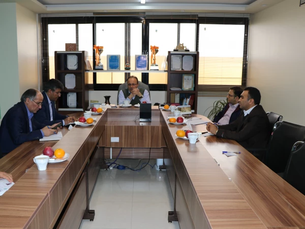 سرپرست دانشگاه فرهنگیان اصفهان در دیدار با رئیس دانشگاه جامع علمی و کاربردی استان :

دانشگاه فرهنگیان به دنبال پرورش بعد مهارتی دانشجو معلمان است.