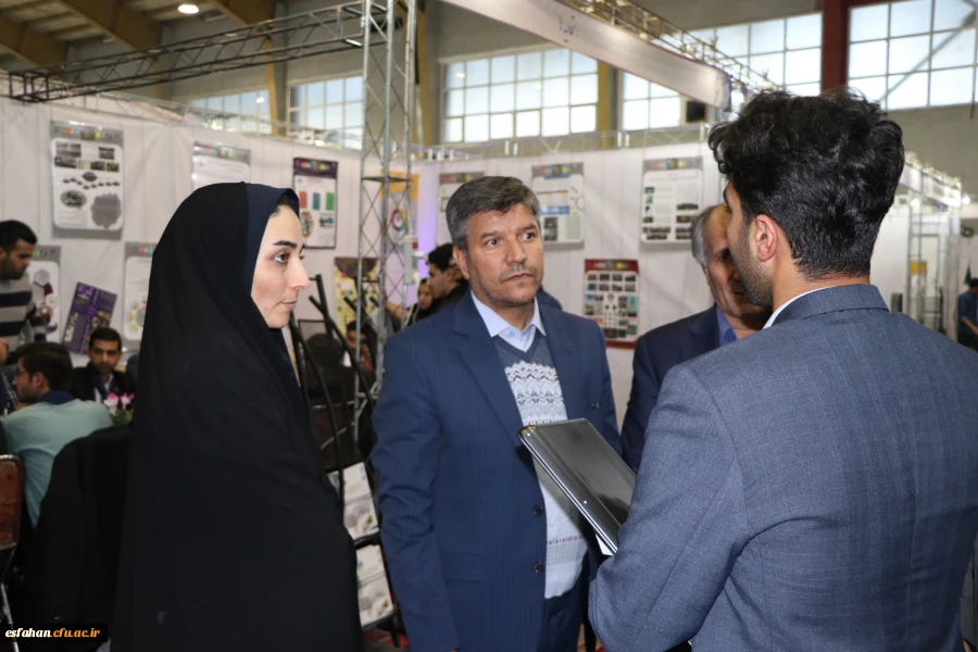 بازدید سرپرست امور پردیس های استان اصفهان از نمایشگاه یازدهمین جشنواره حرکت