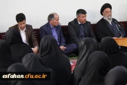 آیت الله سید یوسف طباطبایی نژاد امام جمعه اصفهان  در دیدار مسئولان و دانشجویان دانشگاه فرهنگیان :

   ما می توانیم را به دانش آموزان تعلیم دهید.