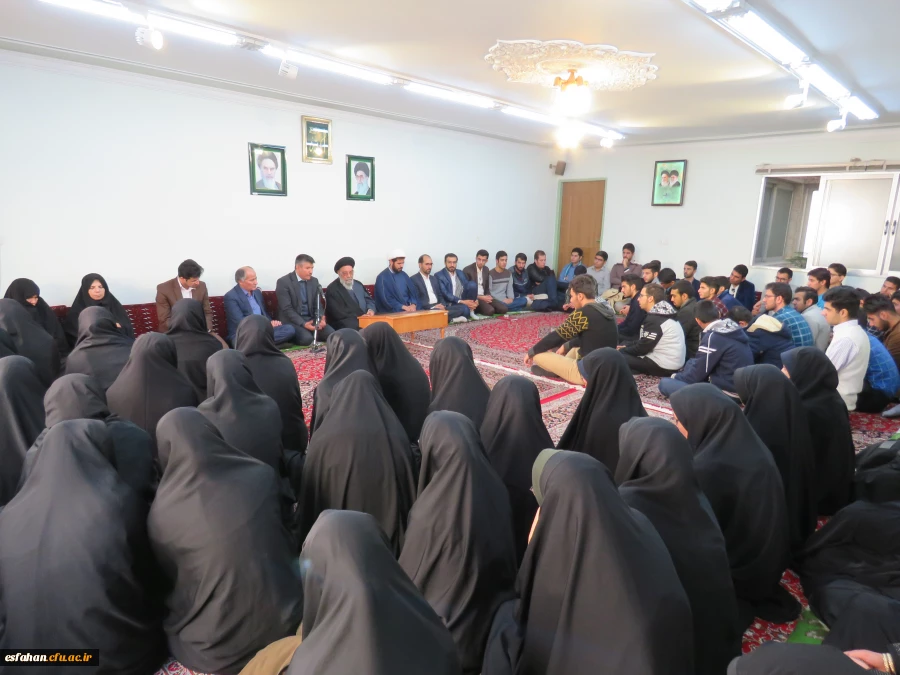 آیت الله سید یوسف طباطبایی نژاد امام جمعه اصفهان  در دیدار مسئولان و دانشجویان دانشگاه فرهنگیان :

   ما می توانیم را به دانش آموزان تعلیم دهید.