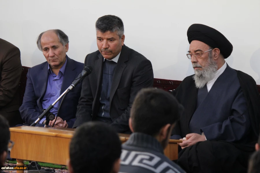 آیت الله سید یوسف طباطبایی نژاد امام جمعه اصفهان  در دیدار مسئولان و دانشجویان دانشگاه فرهنگیان :

   ما می توانیم را به دانش آموزان تعلیم دهید.