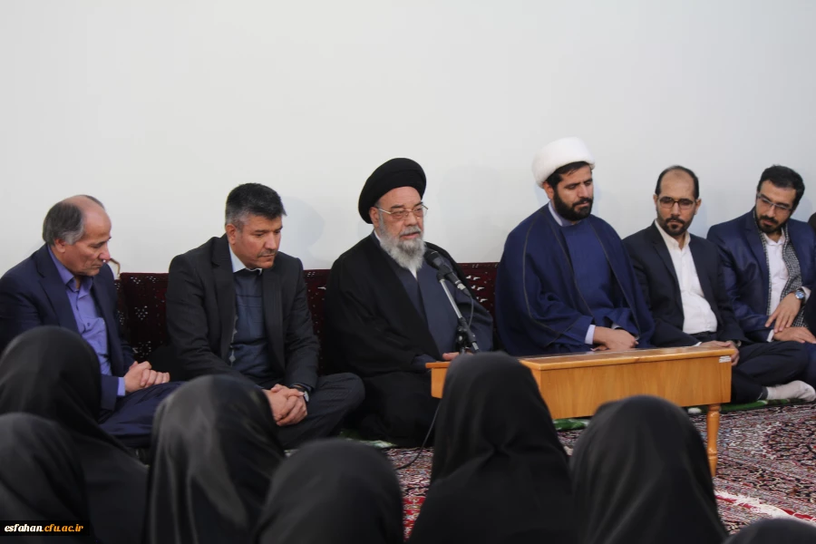 آیت الله سید یوسف طباطبایی نژاد امام جمعه اصفهان  در دیدار مسئولان و دانشجویان دانشگاه فرهنگیان :

   ما می توانیم را به دانش آموزان تعلیم دهید.