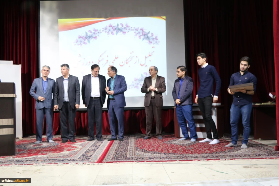 دکتر عابدی نماینده مردم اصفهان در جمع دانشجویان شهید باهنر اصفهان :

محیط دانشگاه نباید میدانی برای احزاب شود.