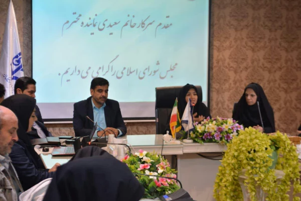 به مناسبت شانزدهم آذر در پردیس فاطمه زهراء (س) اصفهان برگزارشد :
نشست دانشجویان  با نماینده مردم مبارکه در مجلس شورای اسلامی