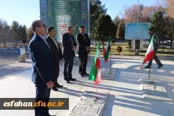 ادای احترام سرپرست دانشگاه فرهنگیان استان اصفهان  و هیأت همراه به مقام شامخ شهدا ی گمنام