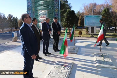 ادای احترام سرپرست دانشگاه فرهنگیان استان اصفهان  و هیأت همراه به مقام شامخ شهدا ی گمنام