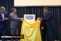 با حضور دکتر طاهری نیا ، معاون پژوهش و فناوری دانشگاه فرهنگیان در اصفهان رونمایی و افتتاح شد.