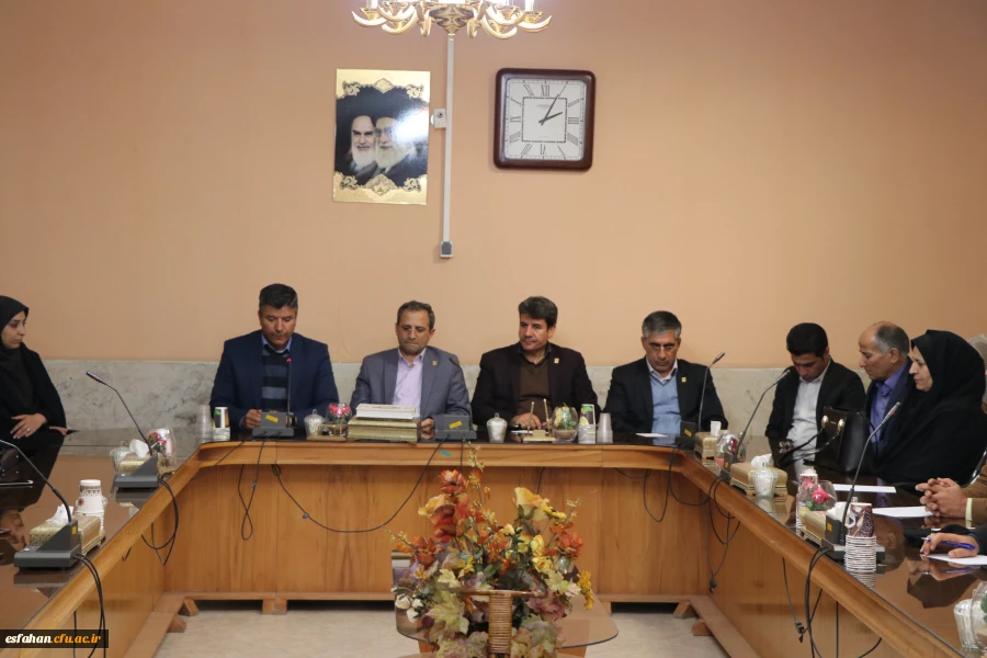 معاون پژوهش و فناوری دانشگاه فرهنگان در نشست با اعضاء هیئت علمی دانشگاه فرهنگیان اصفهان:

شرط ارتقاء اعضاء هیئت علمی باید نظریه پردازی بومی باشد.