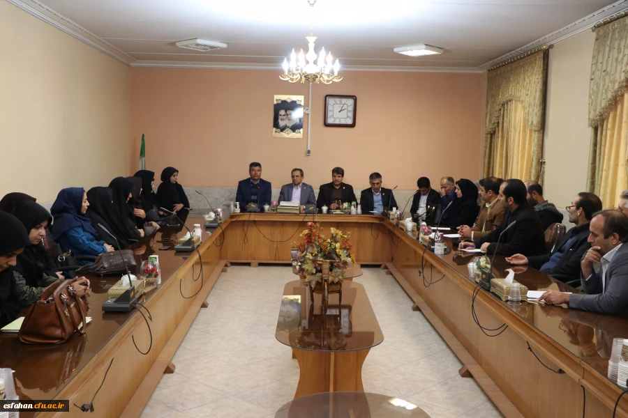 معاون پژوهش و فناوری دانشگاه فرهنگان در نشست با اعضاء هیئت علمی دانشگاه فرهنگیان اصفهان:

شرط ارتقاء اعضاء هیئت علمی باید نظریه پردازی بومی باشد.