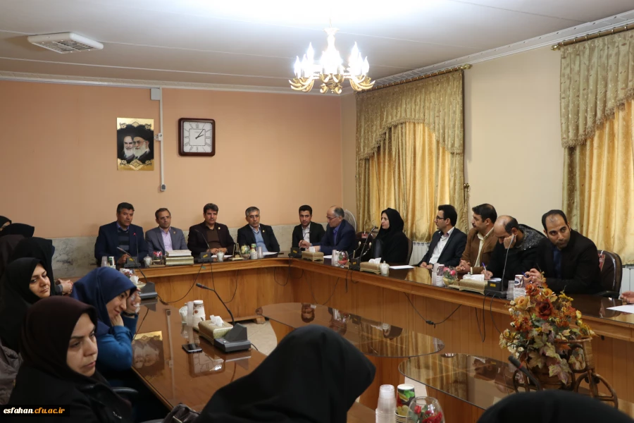 معاون پژوهش و فناوری دانشگاه فرهنگان در نشست با اعضاء هیئت علمی دانشگاه فرهنگیان اصفهان:

شرط ارتقاء اعضاء هیئت علمی باید نظریه پردازی بومی باشد.