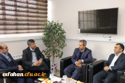 سرپرست دانشگاه فرهنگیان استان اصفهان در دیدار با مدیر کل اداره نوسازی مدارس استان:

به دنبال اجرای طرح جامع برای احداث دانشگاه هستیم