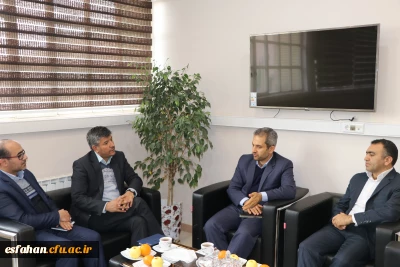 سرپرست دانشگاه فرهنگیان استان اصفهان در دیدار با مدیر کل اداره نوسازی مدارس استان:

به دنبال اجرای طرح جامع برای احداث دانشگاه هستیم