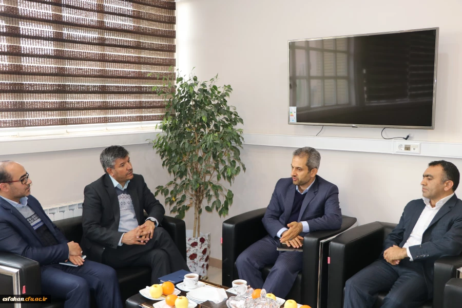 سرپرست دانشگاه فرهنگیان استان اصفهان در دیدار با مدیر کل اداره نوسازی مدارس استان:

به دنبال اجرای طرح جامع برای احداث دانشگاه هستیم