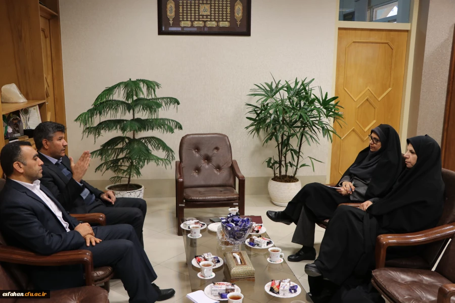 سرپرست دانشگاه فرهنگیان استان اصفهان در دیدار با مدیرکل سازمان بهزیستی استان اصفهان:

دانشجو معلمان باید مروج  فرهنگ تعامل و ارتباط با معلولین باشند