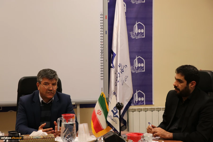 سرپرست دانشگاه فرهنگیان استان اصفهان در دیدار با سرپرست اداره کل کتابخانه های عمومی :

ترغیب دانشجو معلمان به مطالعه و کتابخوانی یک راهبرد برای دانشگاه فرهنگیان است