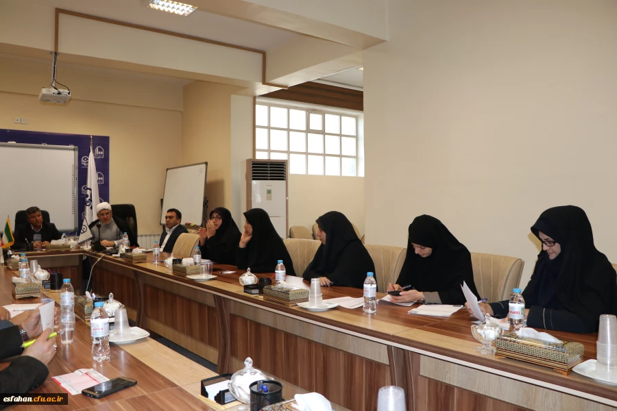 دکتر عروف زاد در ستاد اقامه نماز دانشگاه فرهنگیان استان اصفهان  :
در تعمیق و ترویج نماز باید با راهبرد و برنامه عمل کرد