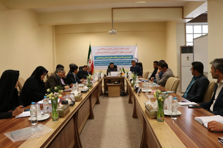 دکتر محمدی در اولین جلسه شورای راهبری قطب دو فرهنگی و اجتماعی عنوان کرد : 

نگاه یکسان به تشکل های دانشجویی یک راهبرد اساسی است